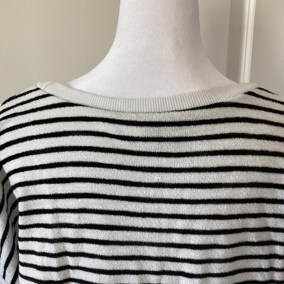 Simple a large sweatshirt heart black and white stripes - Picture 10 of 12
